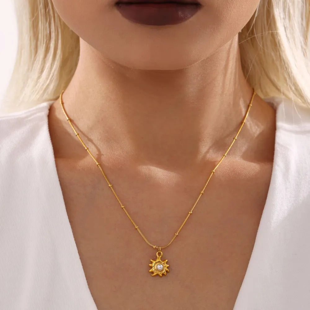 18k gold-plated shell pearl necklace styled as a women’s apparel