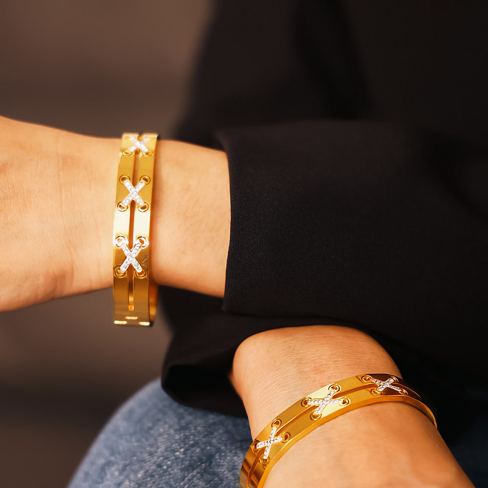 18k gold-plated czech diamond bracelet — ring view