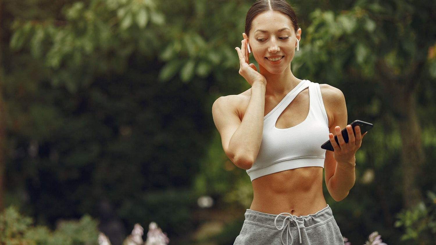 Women’s activewear from Donjane – workout sets, leggings, sports bras, and fitness-ready outfits designed for movement and style