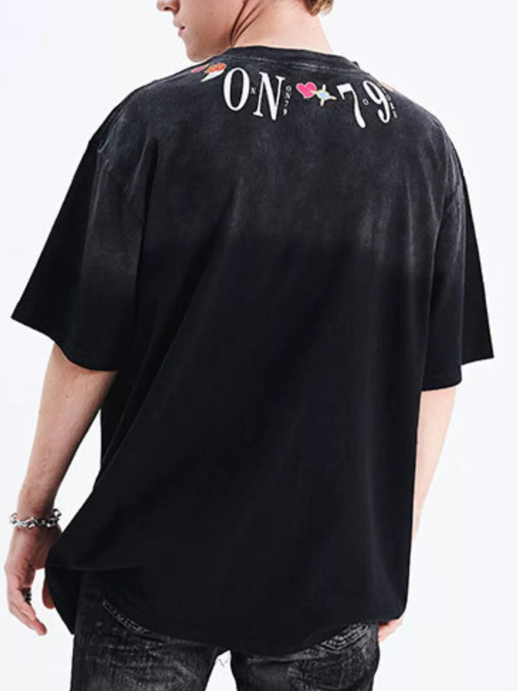 men's men's vintage wash crew neck t-shirt - lifestyle shot