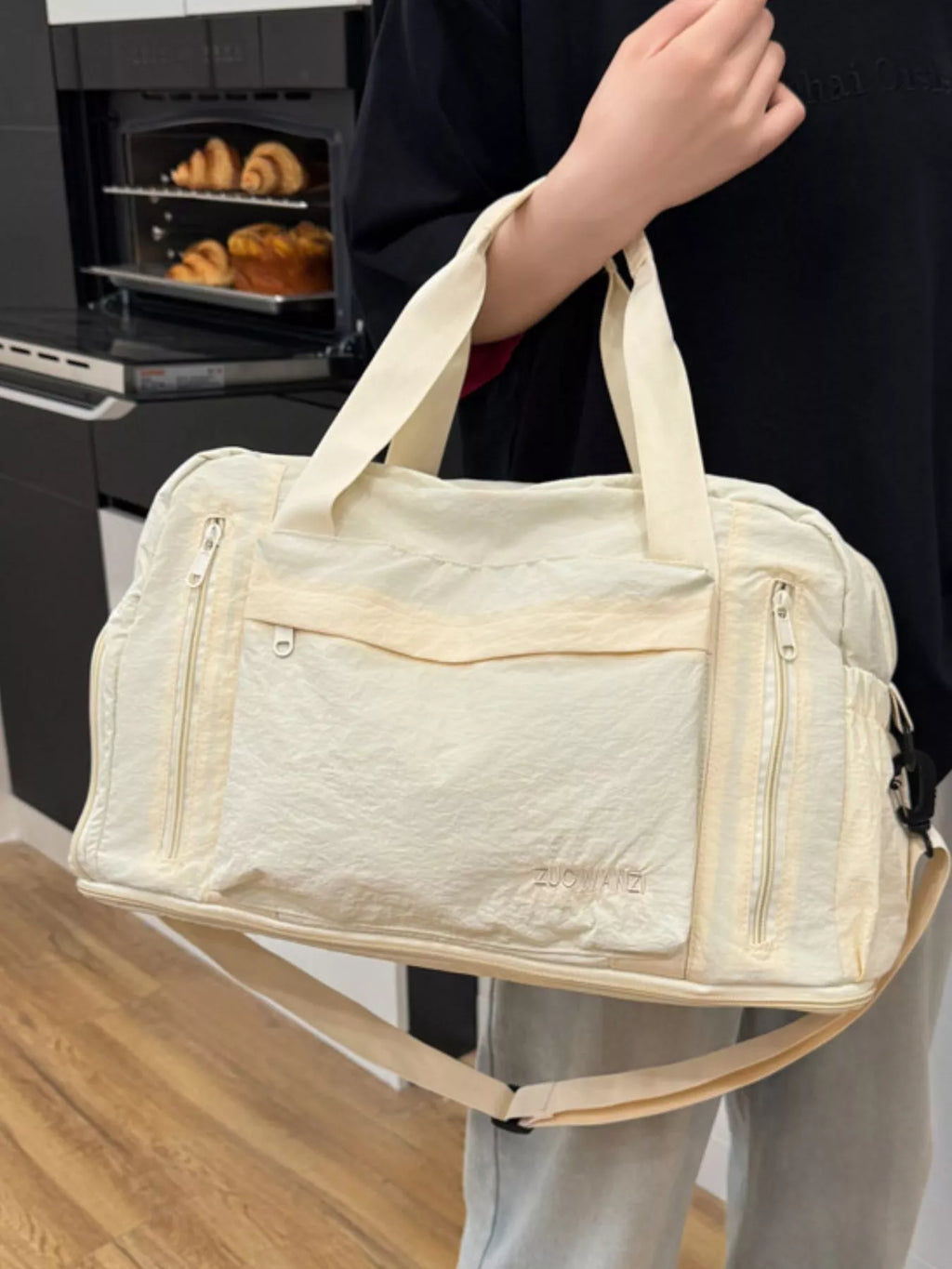 women's lightweight travel bag with shoulder strap - detail shot