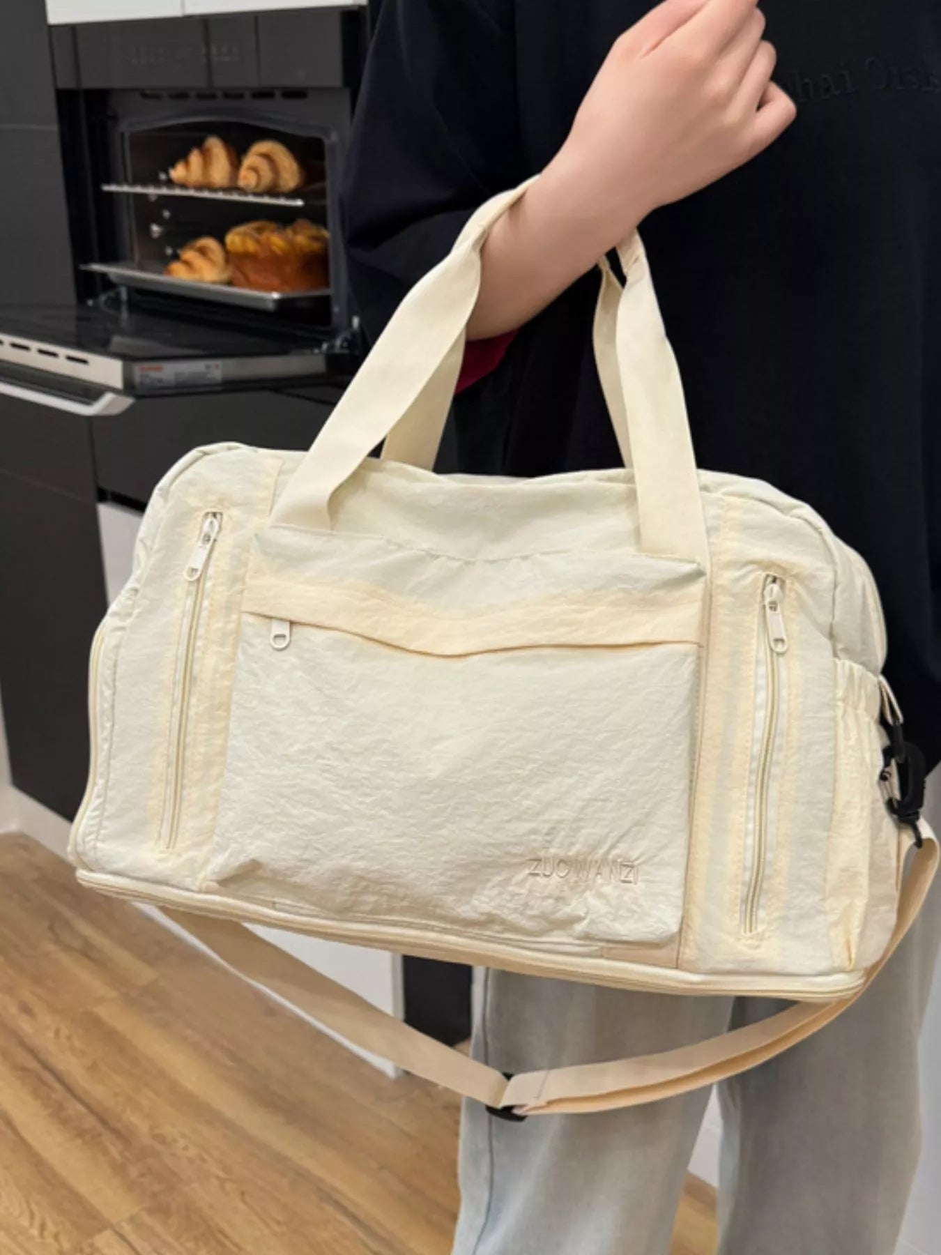 women's lightweight travel bag with shoulder strap - detail shot