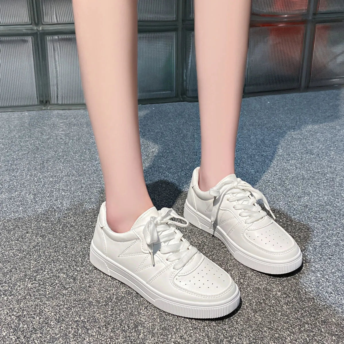 women's low-top lace-up breathable sneakers - additional image