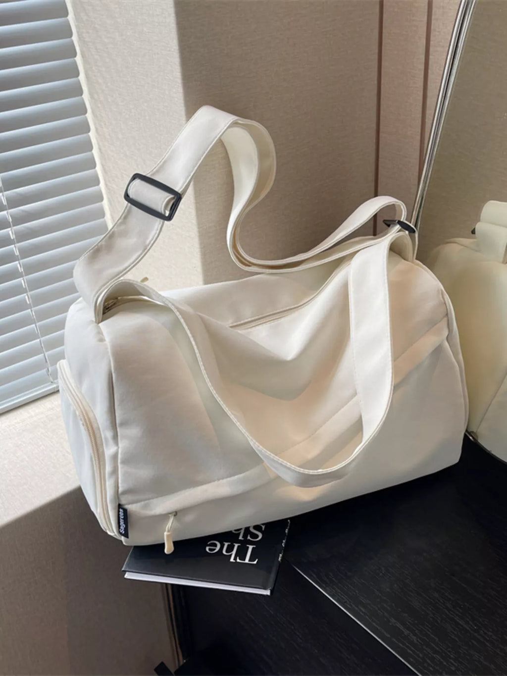 women's adjustable strap solid color travel bag - styling option