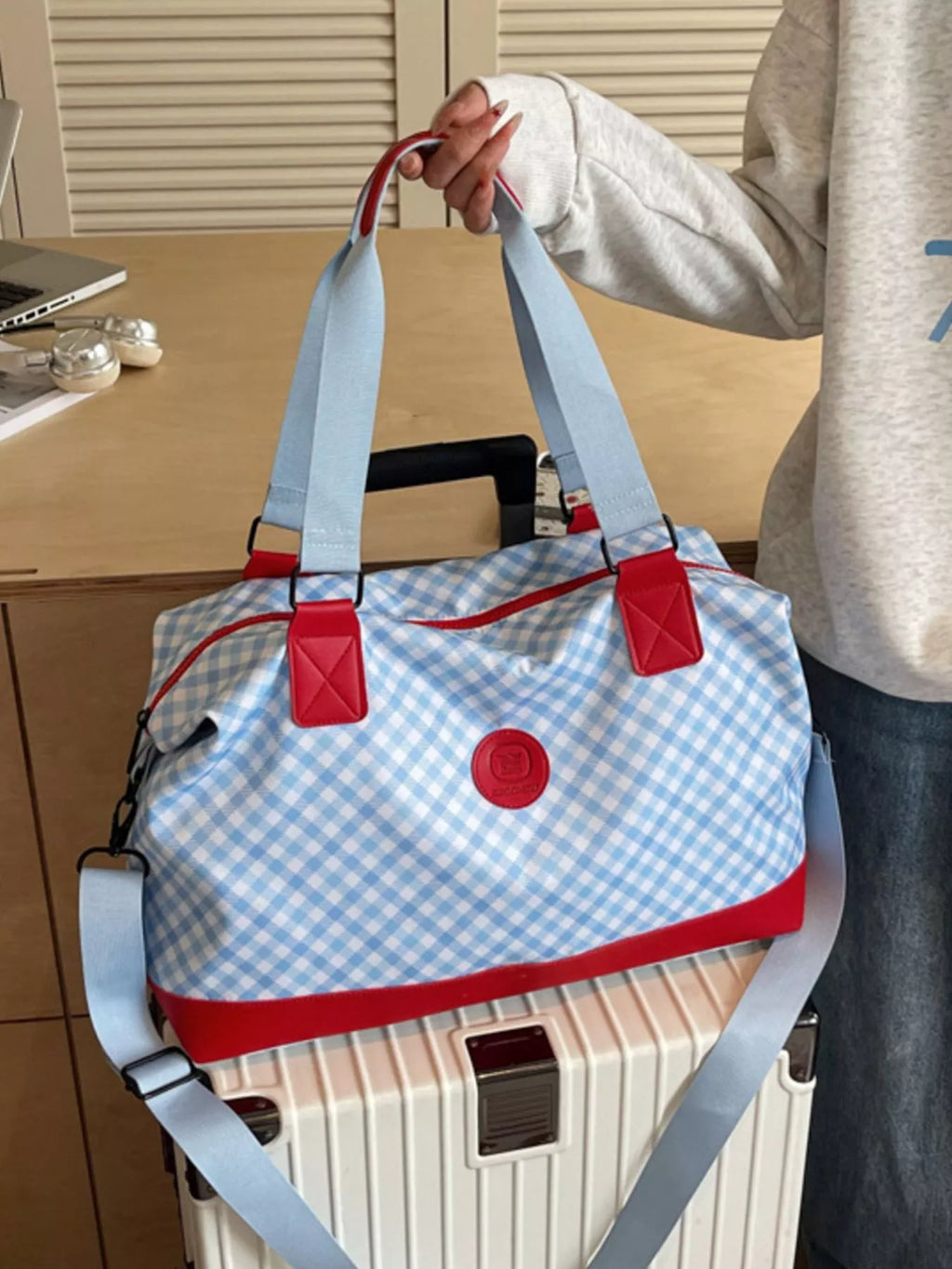 women's checkered pattern travel bag - styling option