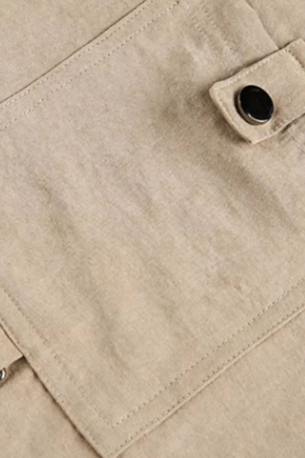 men's men's casual short sleeve button-down shirt - close-up detail