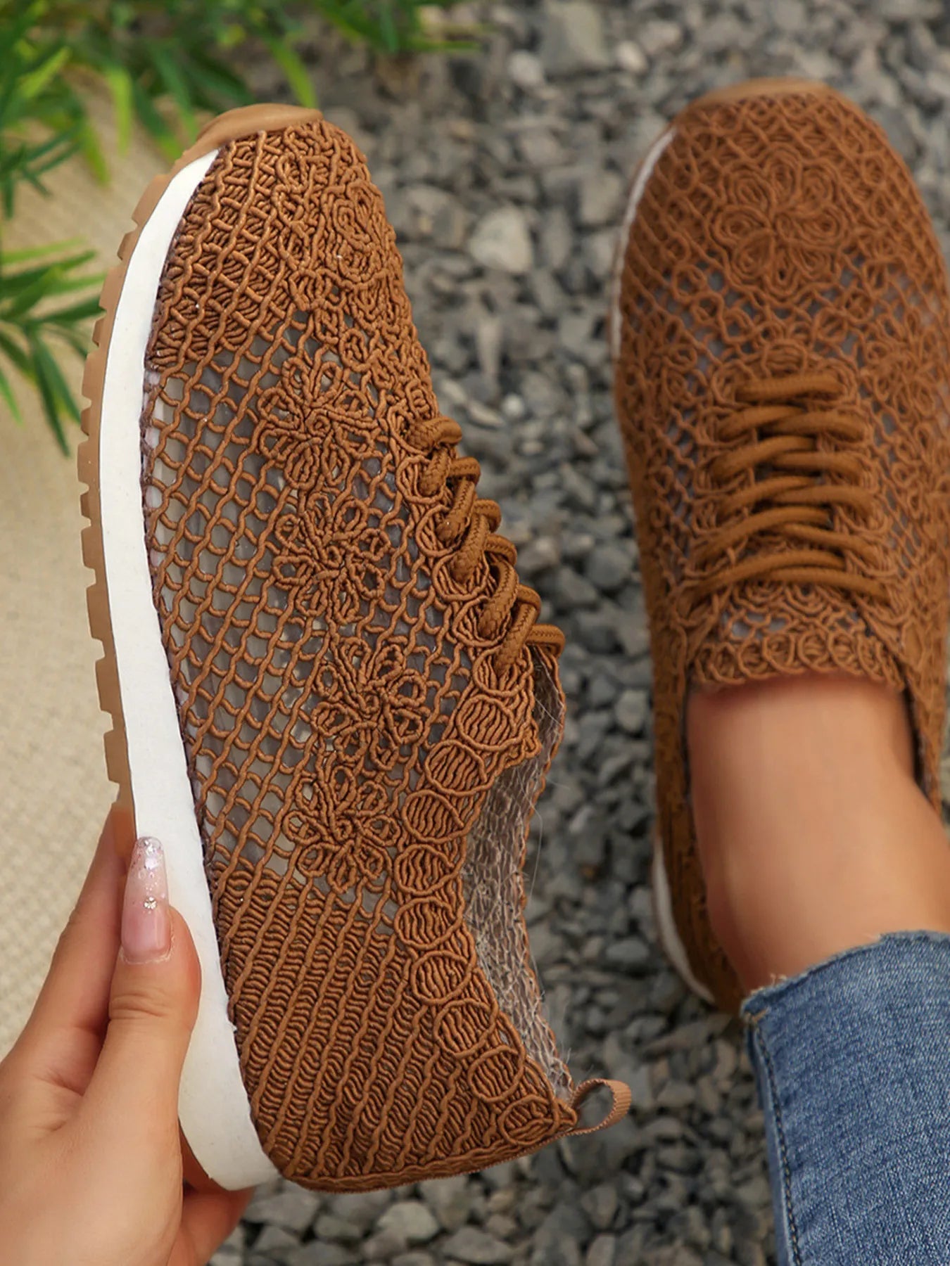 women's breathable mesh lace-up sneakers - styling option