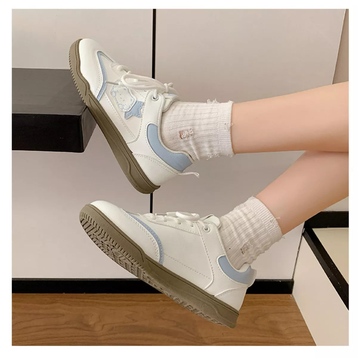 women's lace up round toe sneakers - product detail