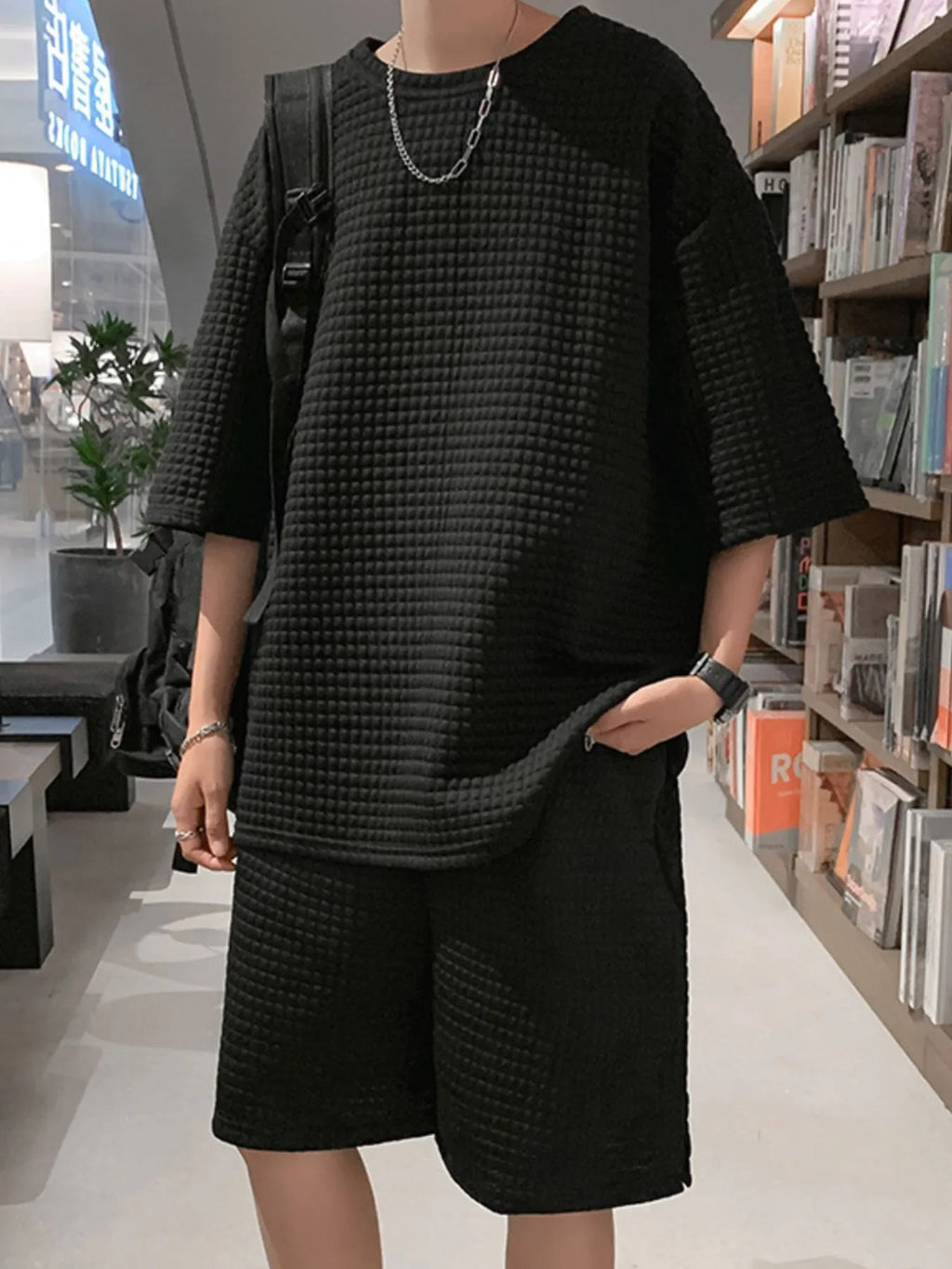 men's men's textured short sleeve t-shirt and shorts set - main product image