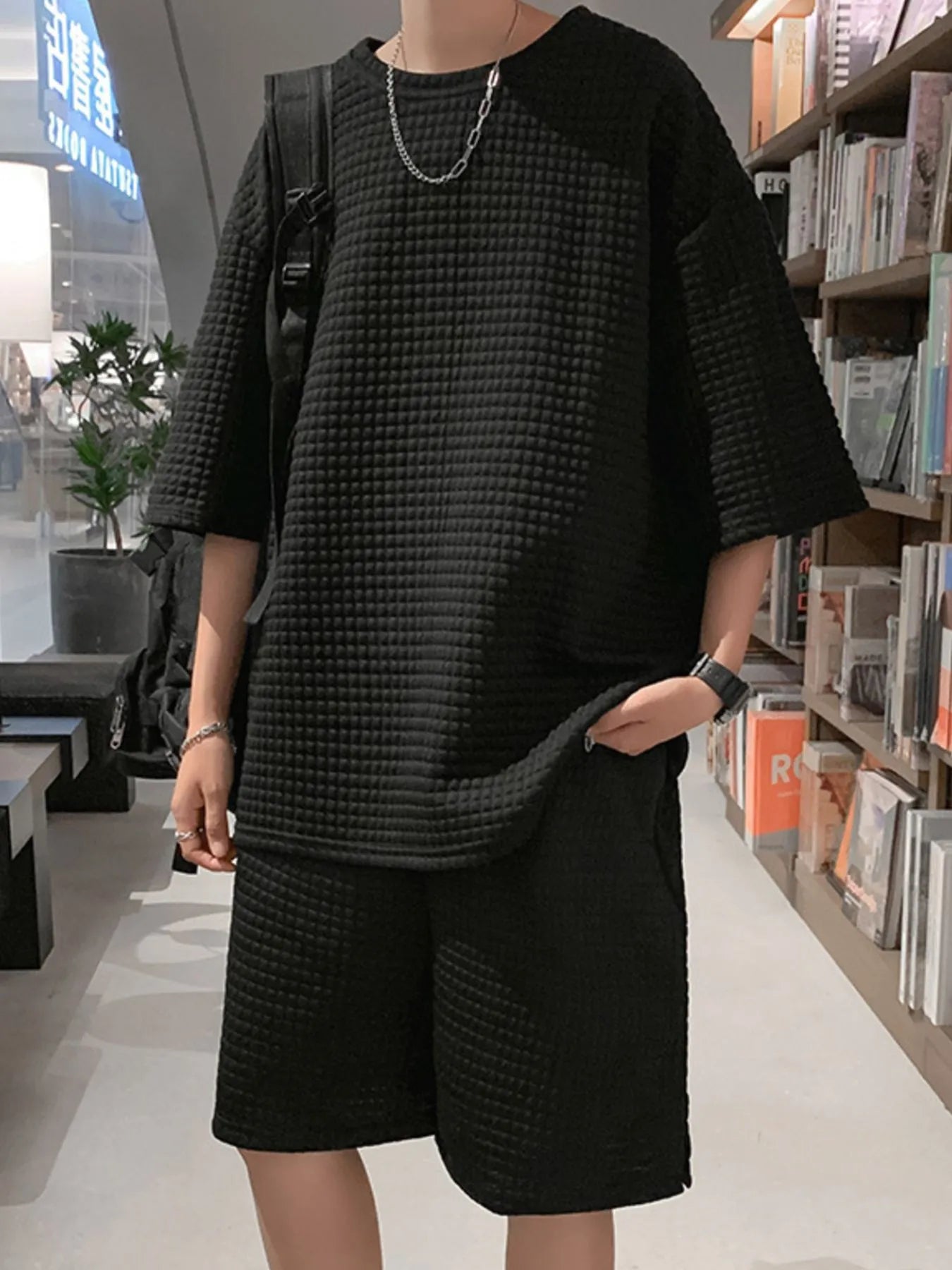 men's men's textured short sleeve t-shirt and shorts set - main product image