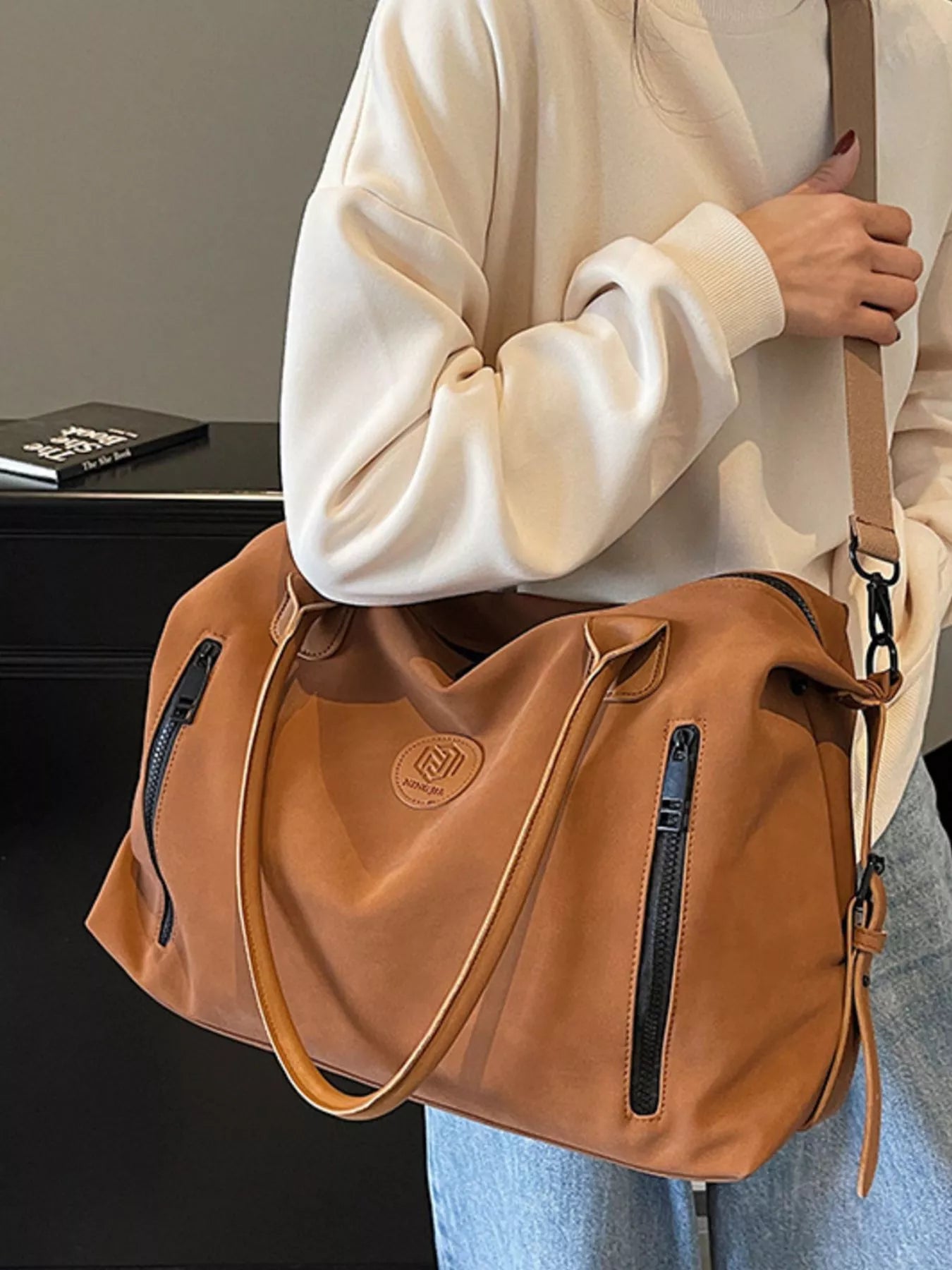 women's adjustable shoulder strap travel duffel bag - additional image
