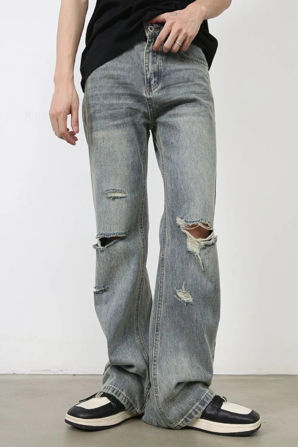 Men's Distressed Jeans Medium
