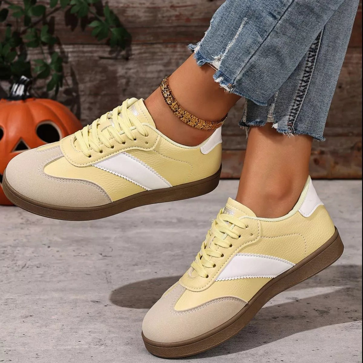 women's round toe lace up sneakers - close-up detail