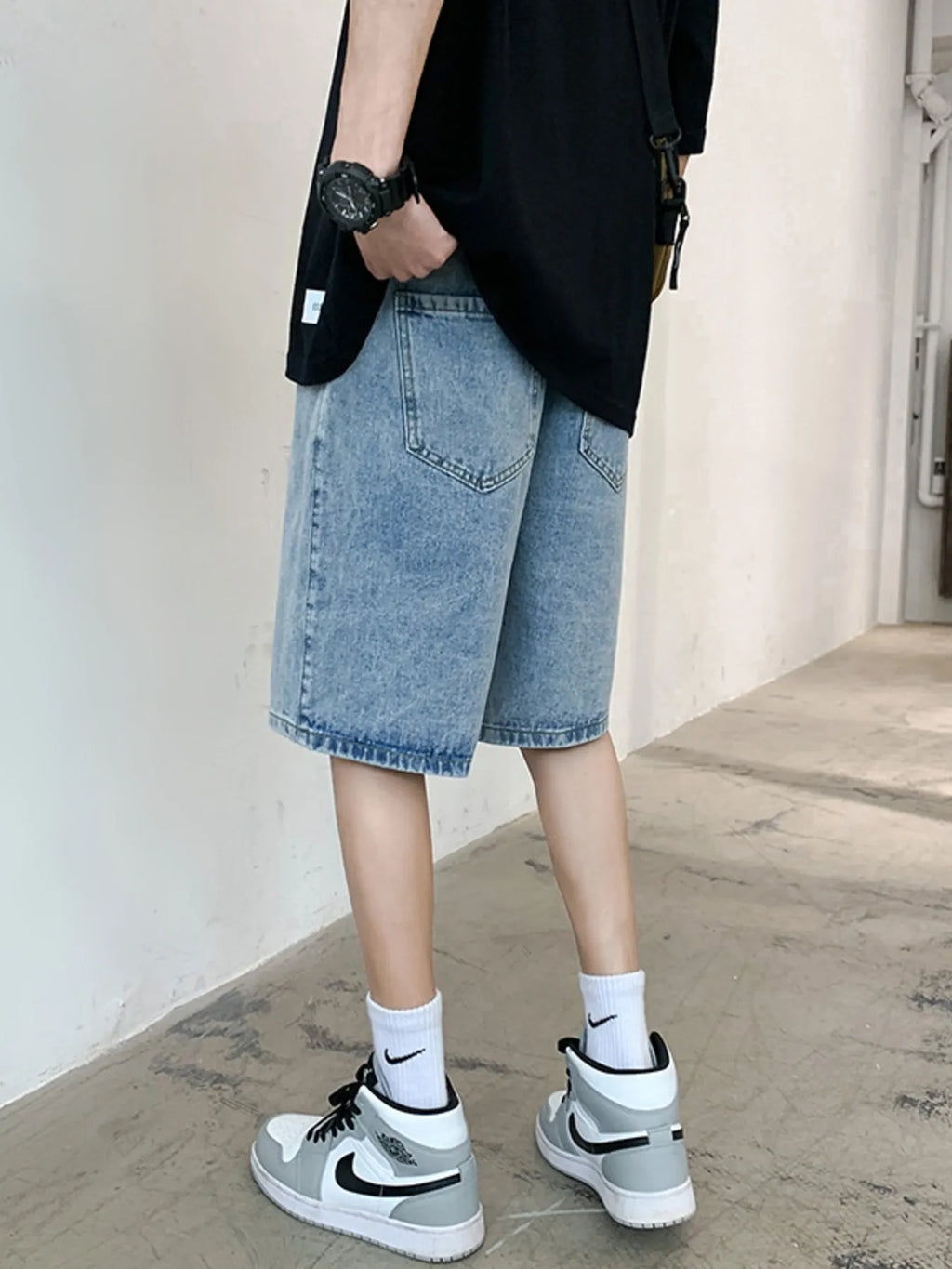 men's men's casual loose fit denim shorts - close-up detail