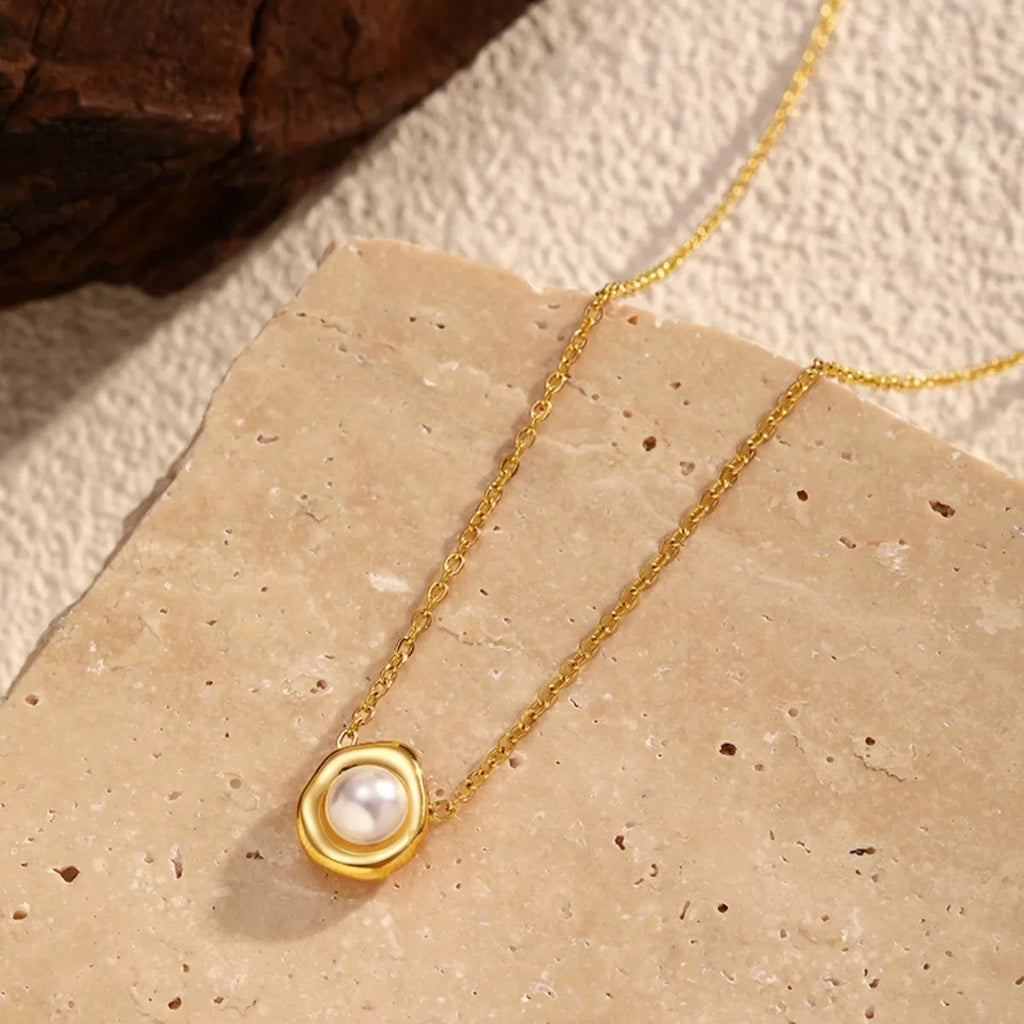 women's 18k gold-plated pearl necklace - back view