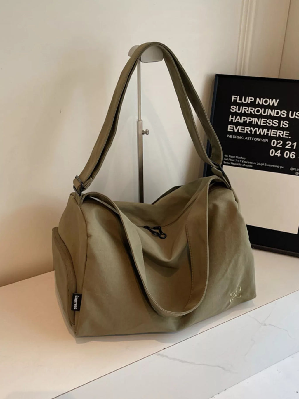 women's large capacity lightweight travel bag - alternate angle
