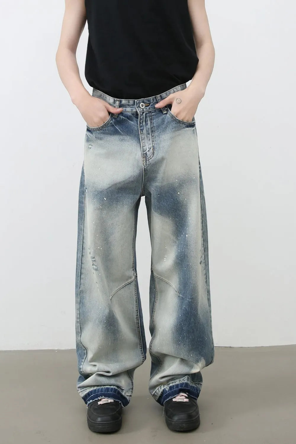 Men's Distressed Wide Leg Jeans Medium