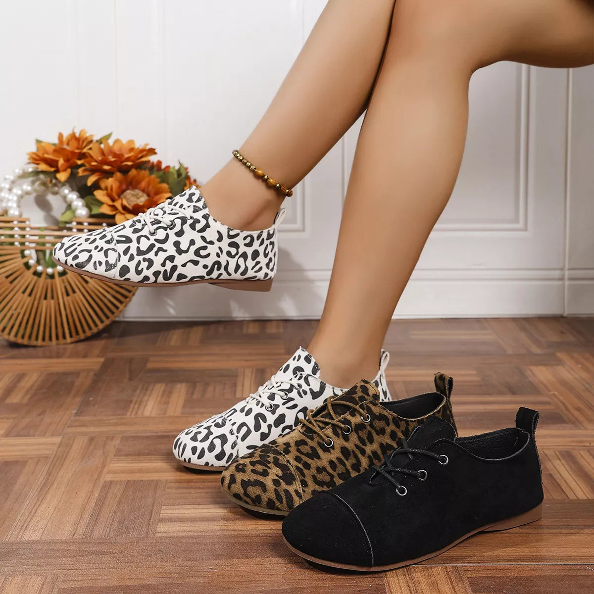 women's round toe lace up sneaker - main product image