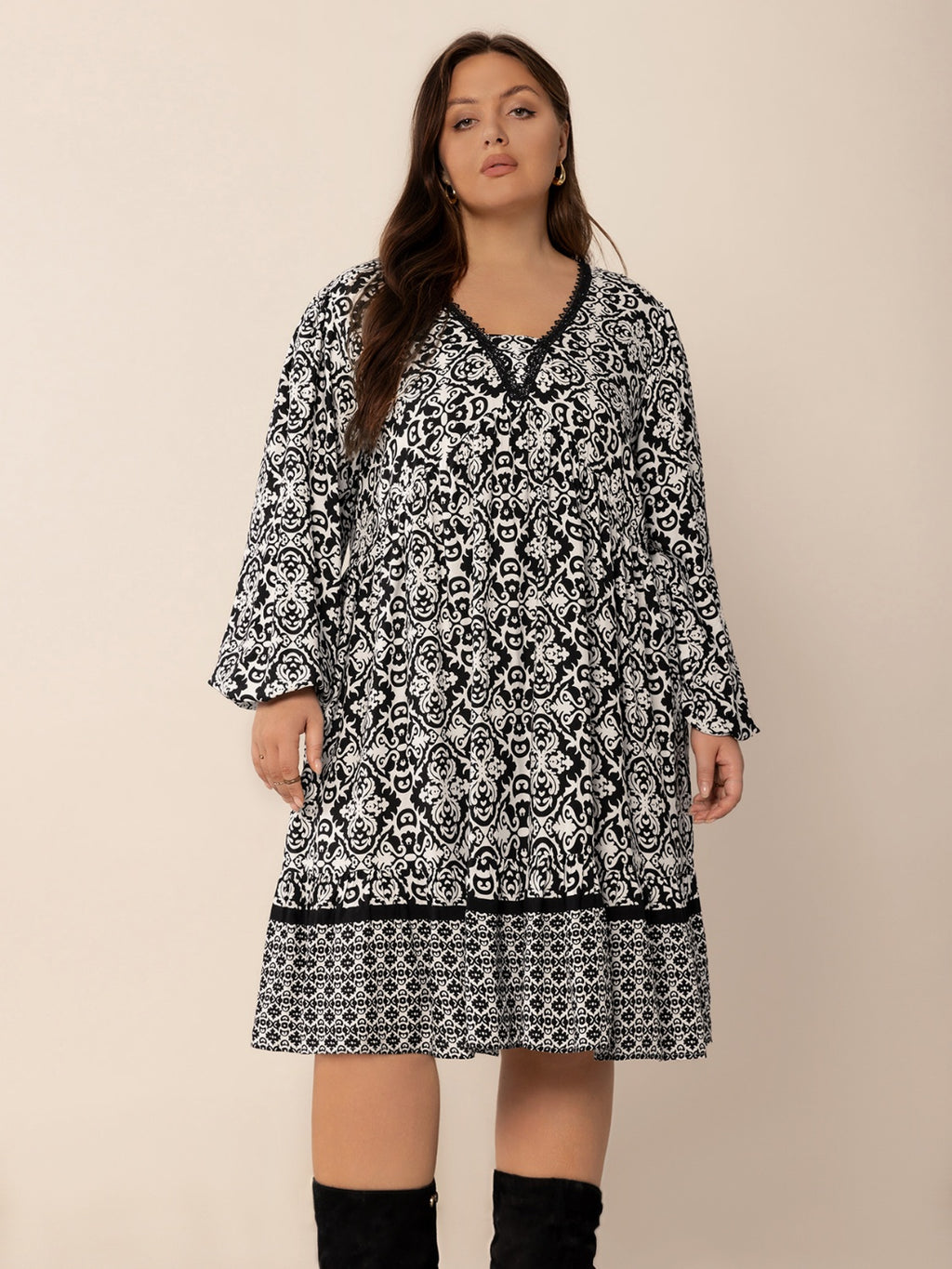 Flowing plus size balloon dress with lace for feminine comfort | Best deals