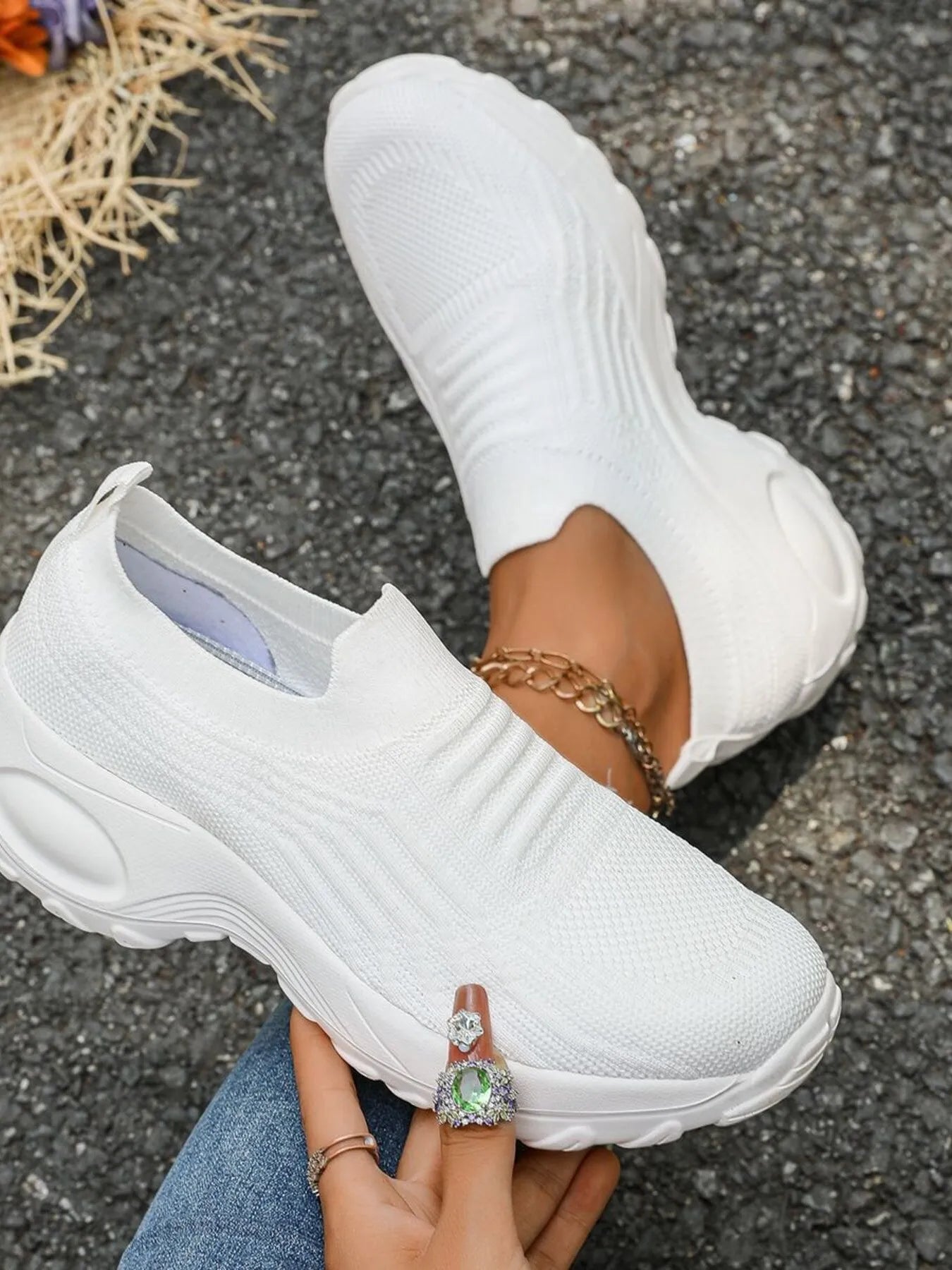 women's round toe mesh sneakers - extra view