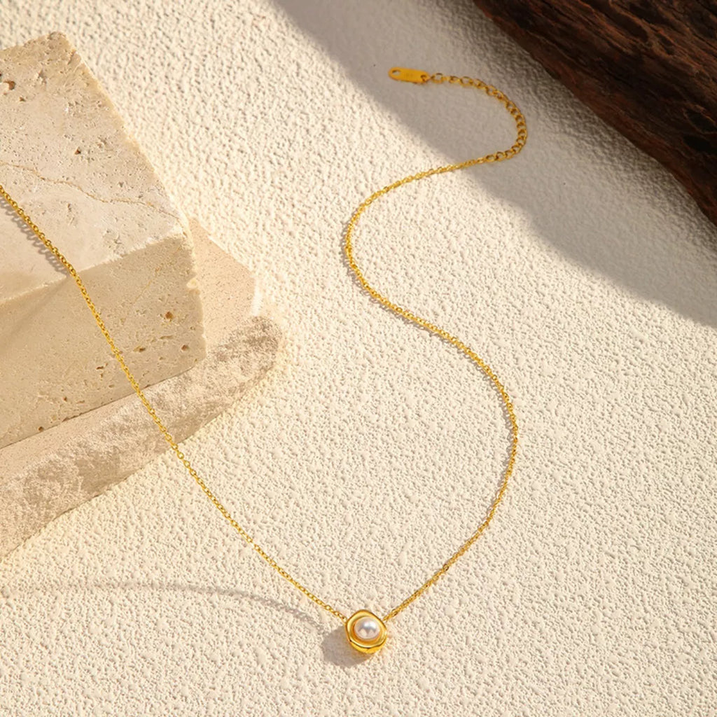 women's 18k gold-plated pearl necklace - styling option