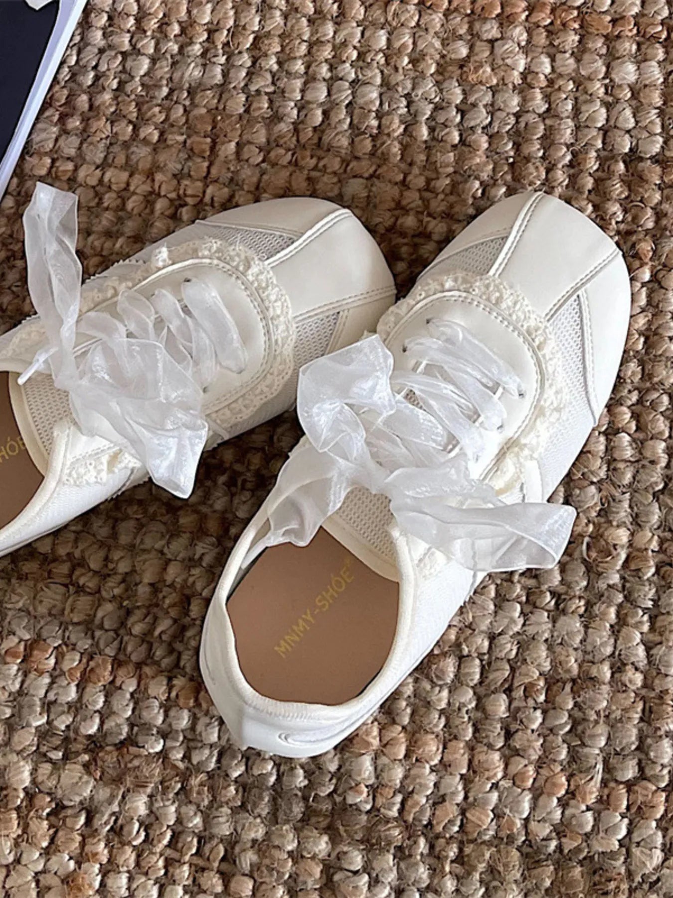 women's round toe lace up sneakers - product detail