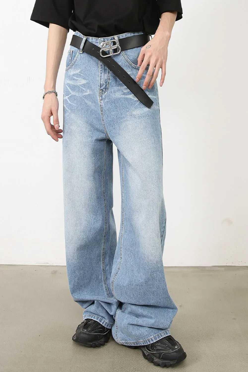 Men's Wide Leg Jeans Medium