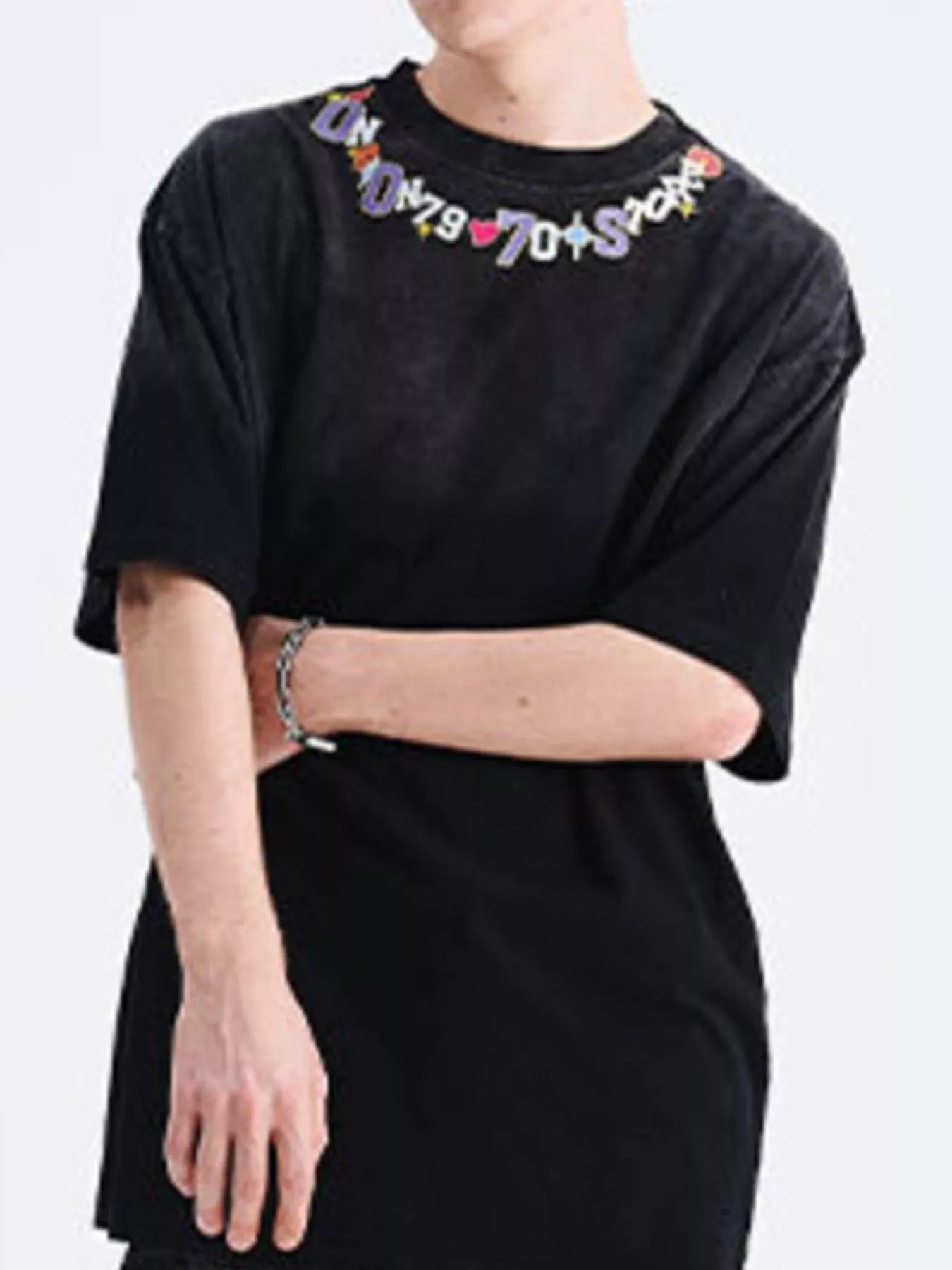 men's men's vintage wash crew neck t-shirt - detail shot