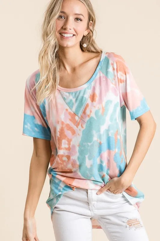 women's bibi tie dye print short sleeve t-shirt with raglan sleeves - detail shot