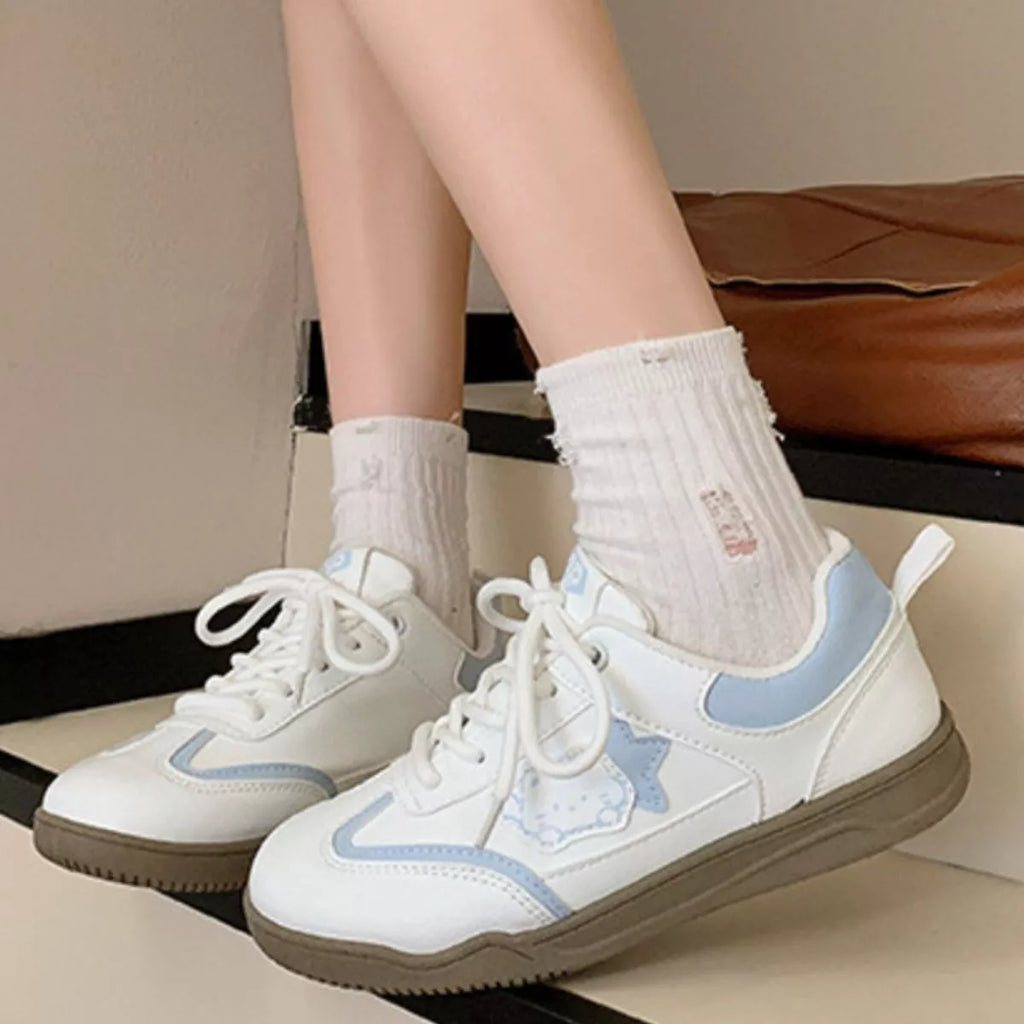 women's lace up round toe sneakers - detail shot