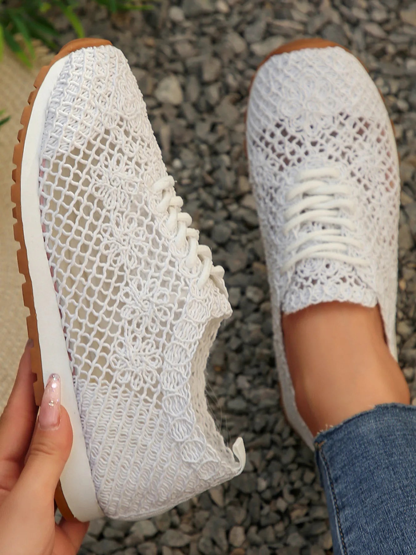 women's breathable mesh lace-up sneakers - product detail