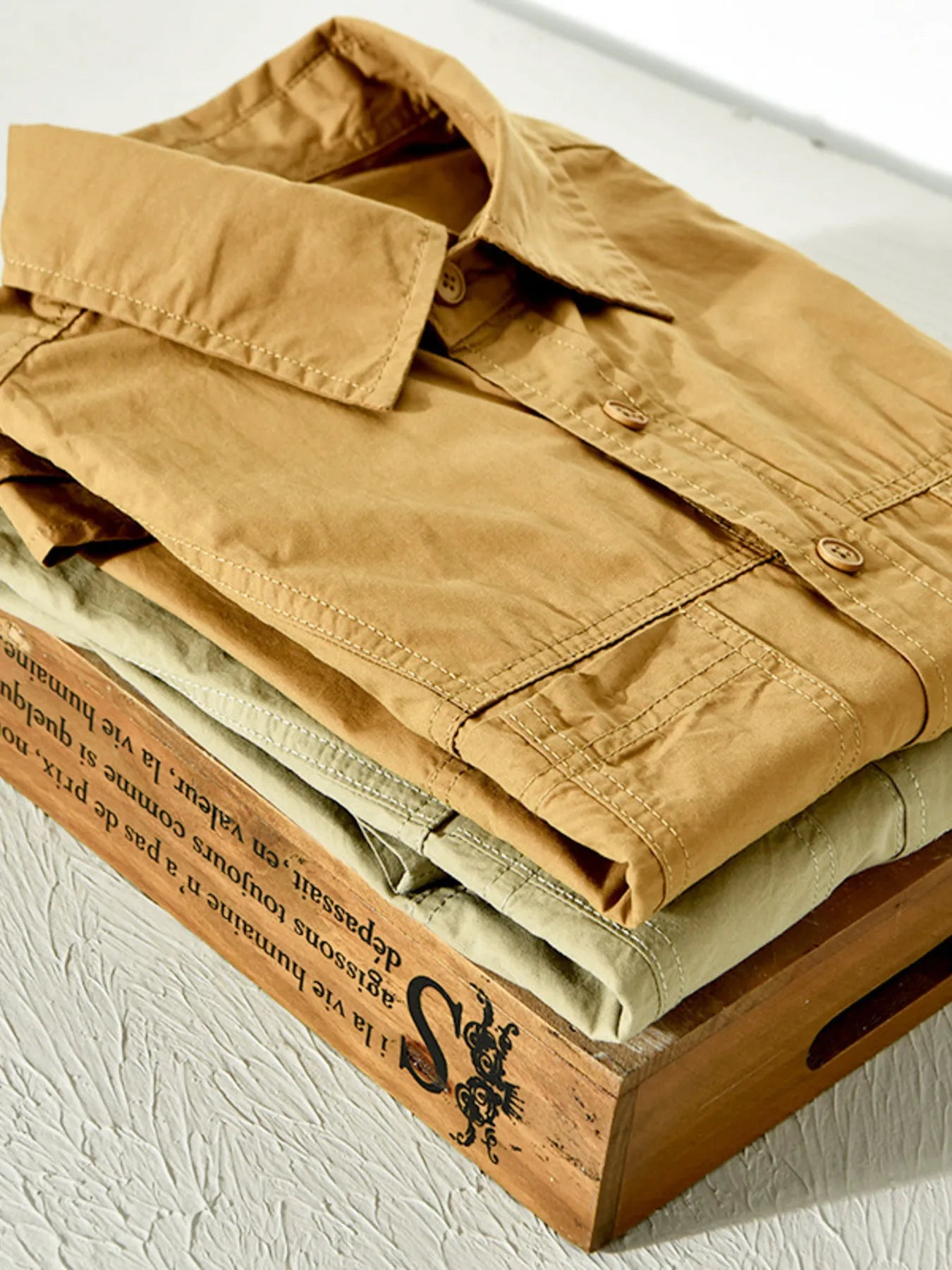men's men's plus size casual short sleeve button-down shirt - detail shot