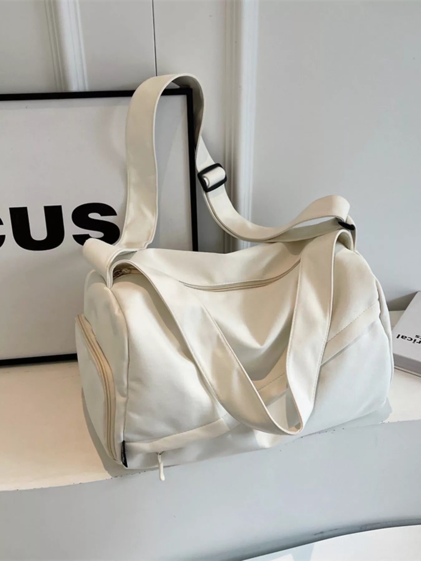 women's adjustable strap solid color travel bag - styling option