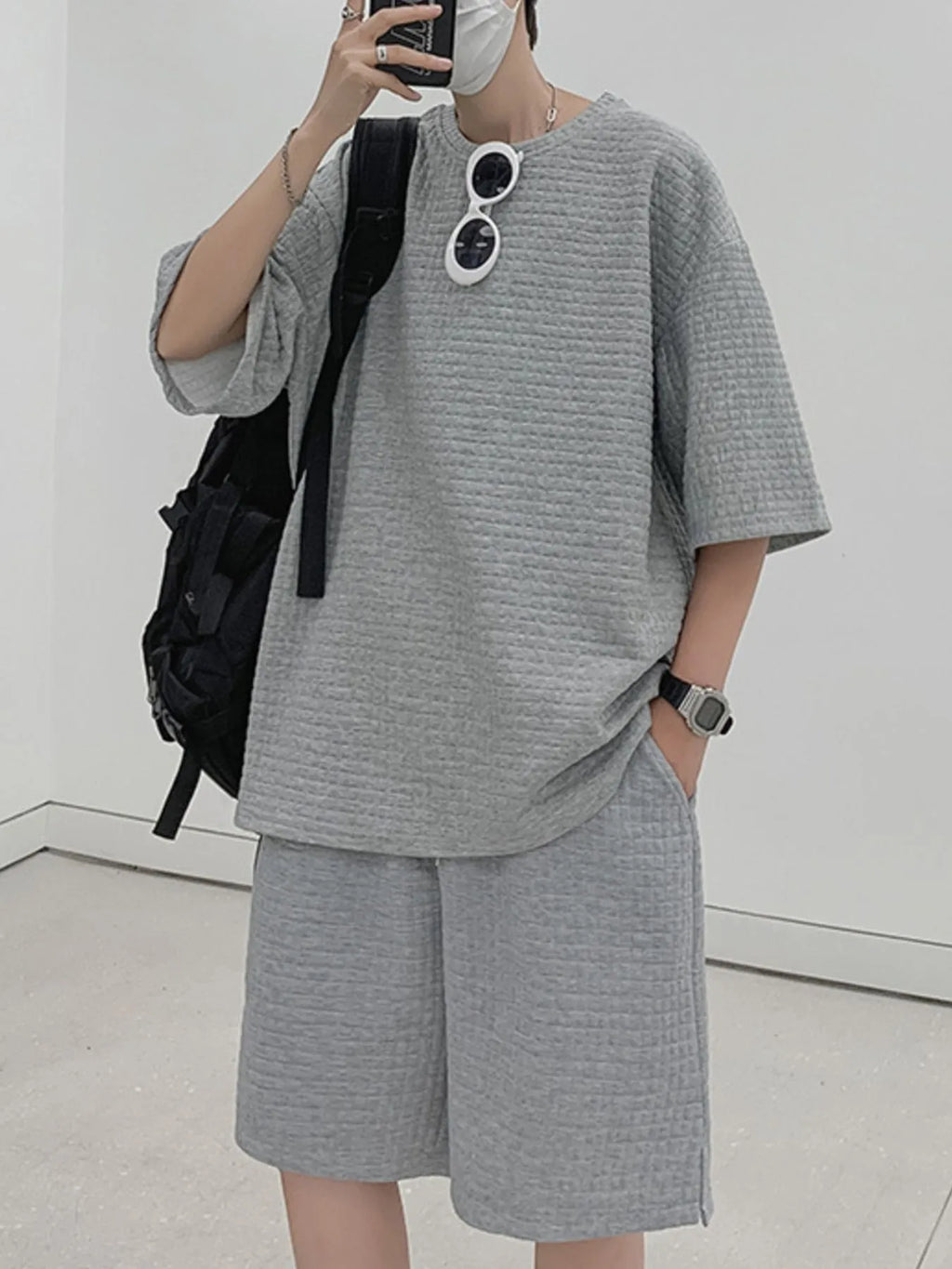 men's men's textured short sleeve t-shirt and shorts set - styling option