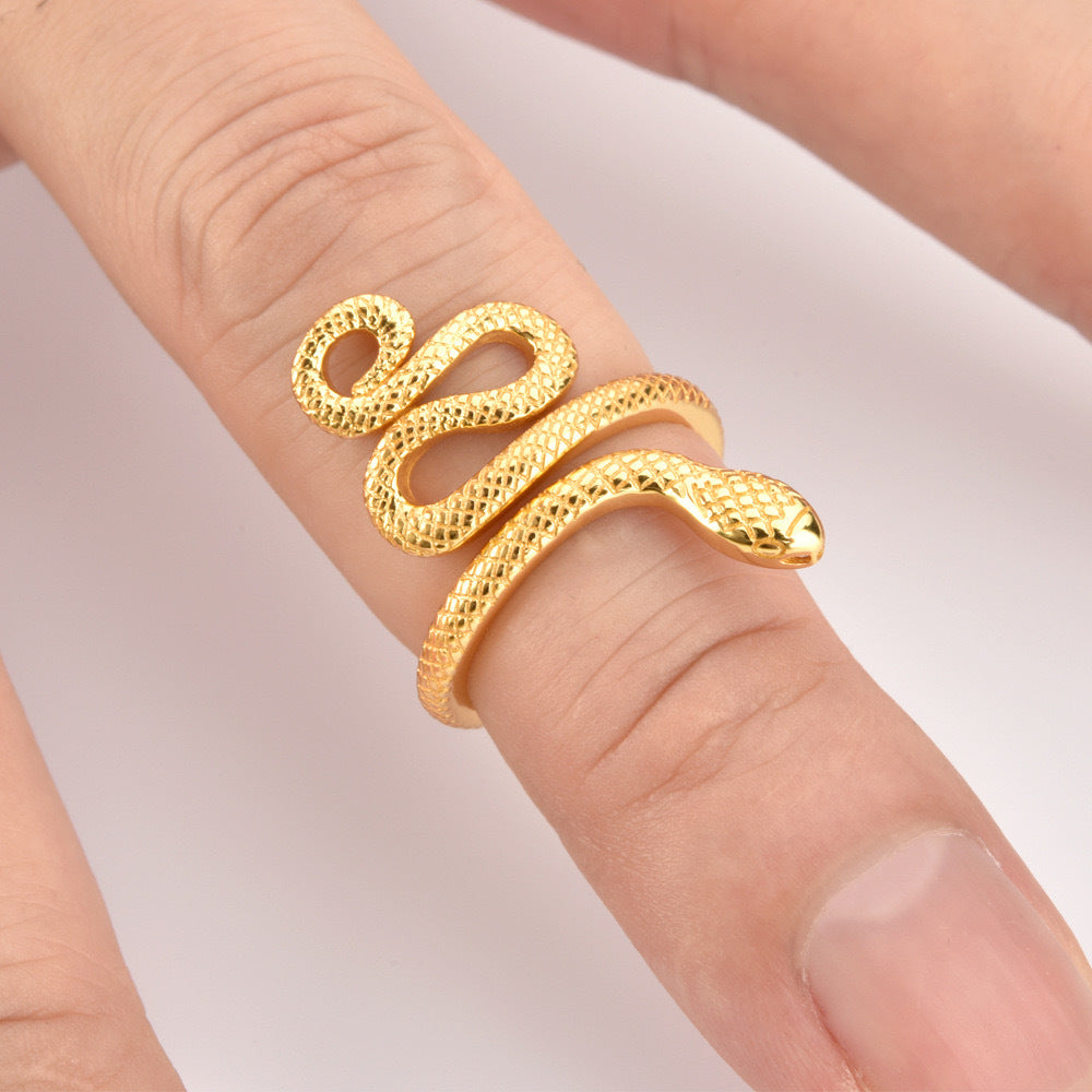 ring set halo setting ring 925 Sterling Silver Snake Shape Ring in Gold, Silver, size 7, shown in close-up highlighting gemstone detail
