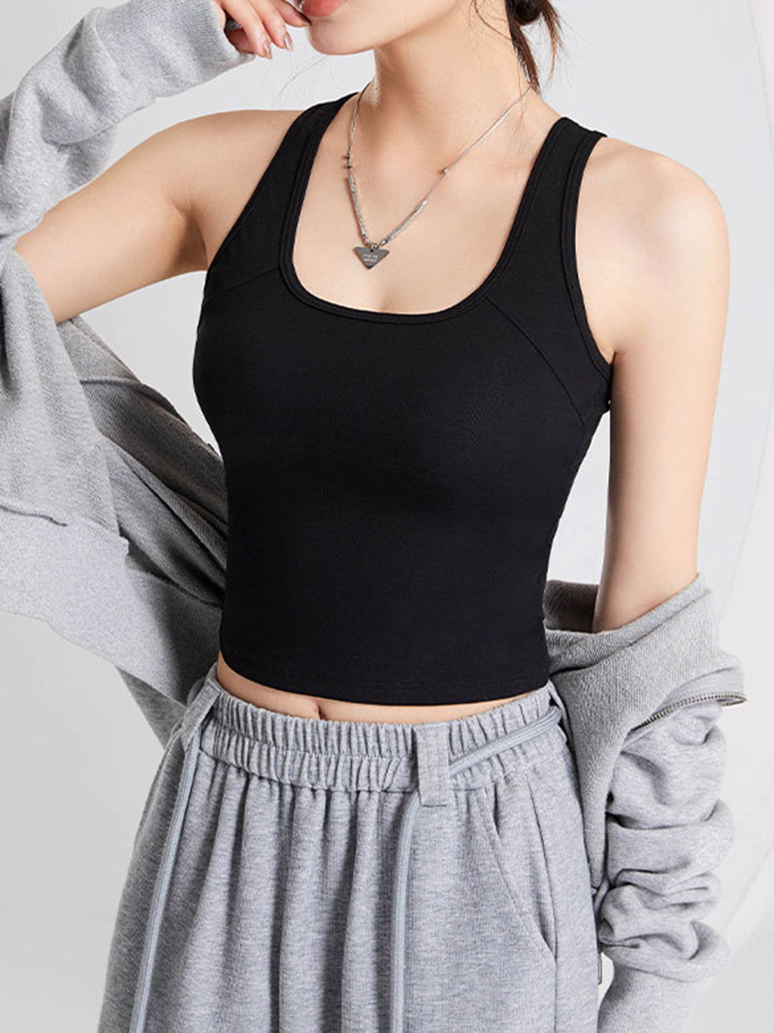 Crisscross Scoop Neck Wide Strap Cropped Tank with Chest Pads