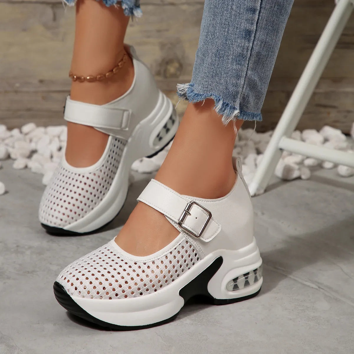women's breathable mesh platform sneakers - close-up detail