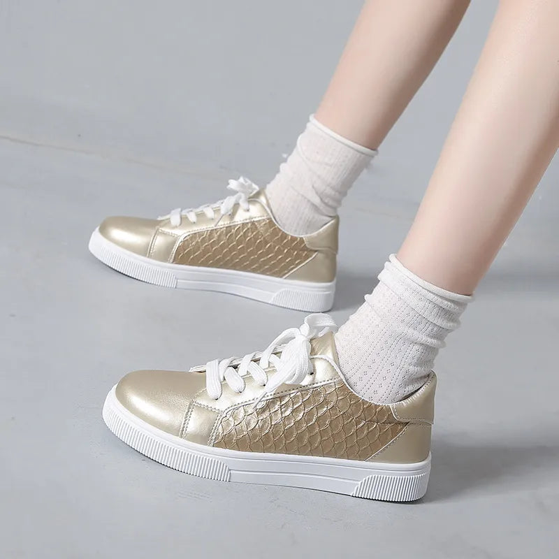 women's round toe lace up sneakers - detail shot