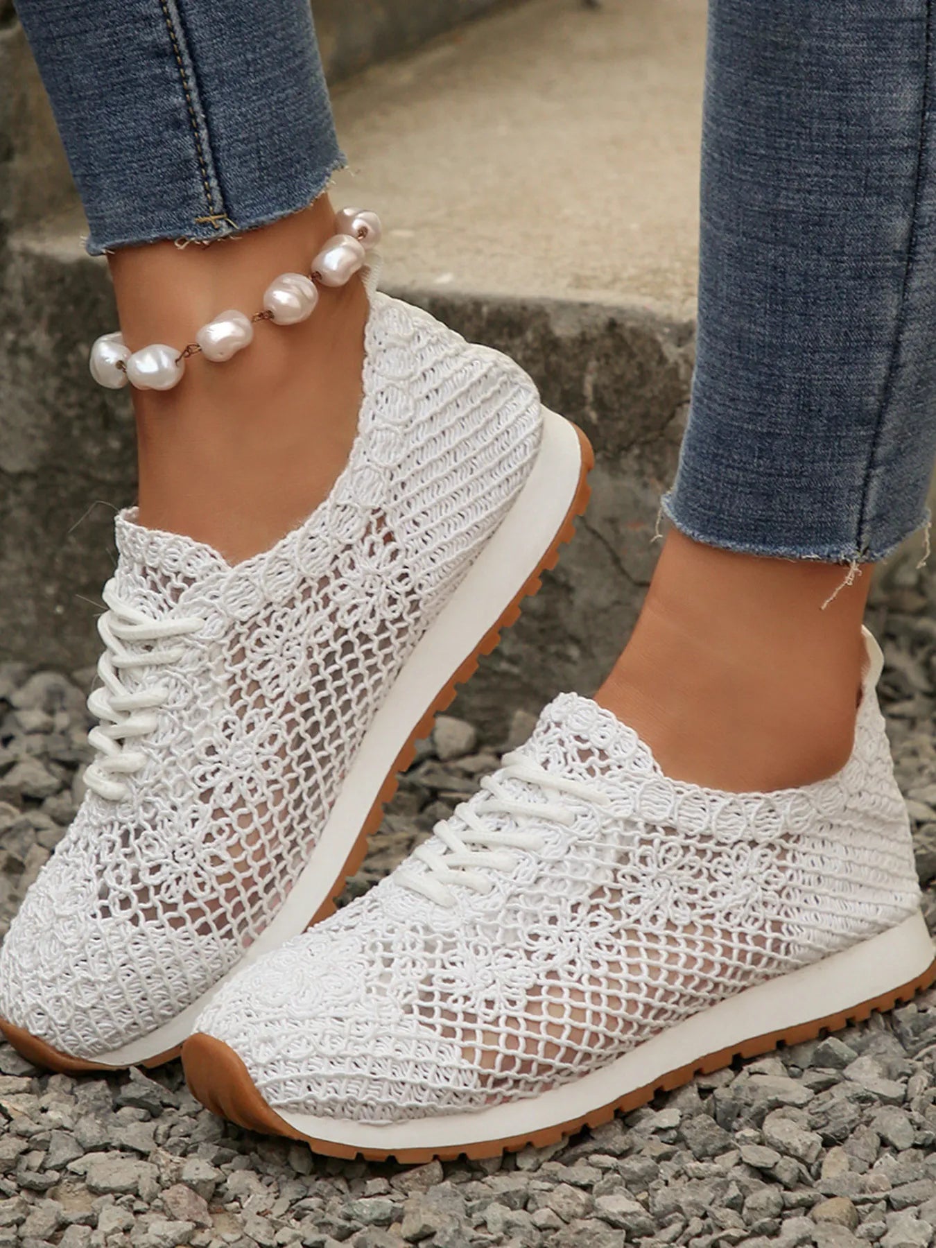 women's breathable mesh lace-up sneakers - styling option