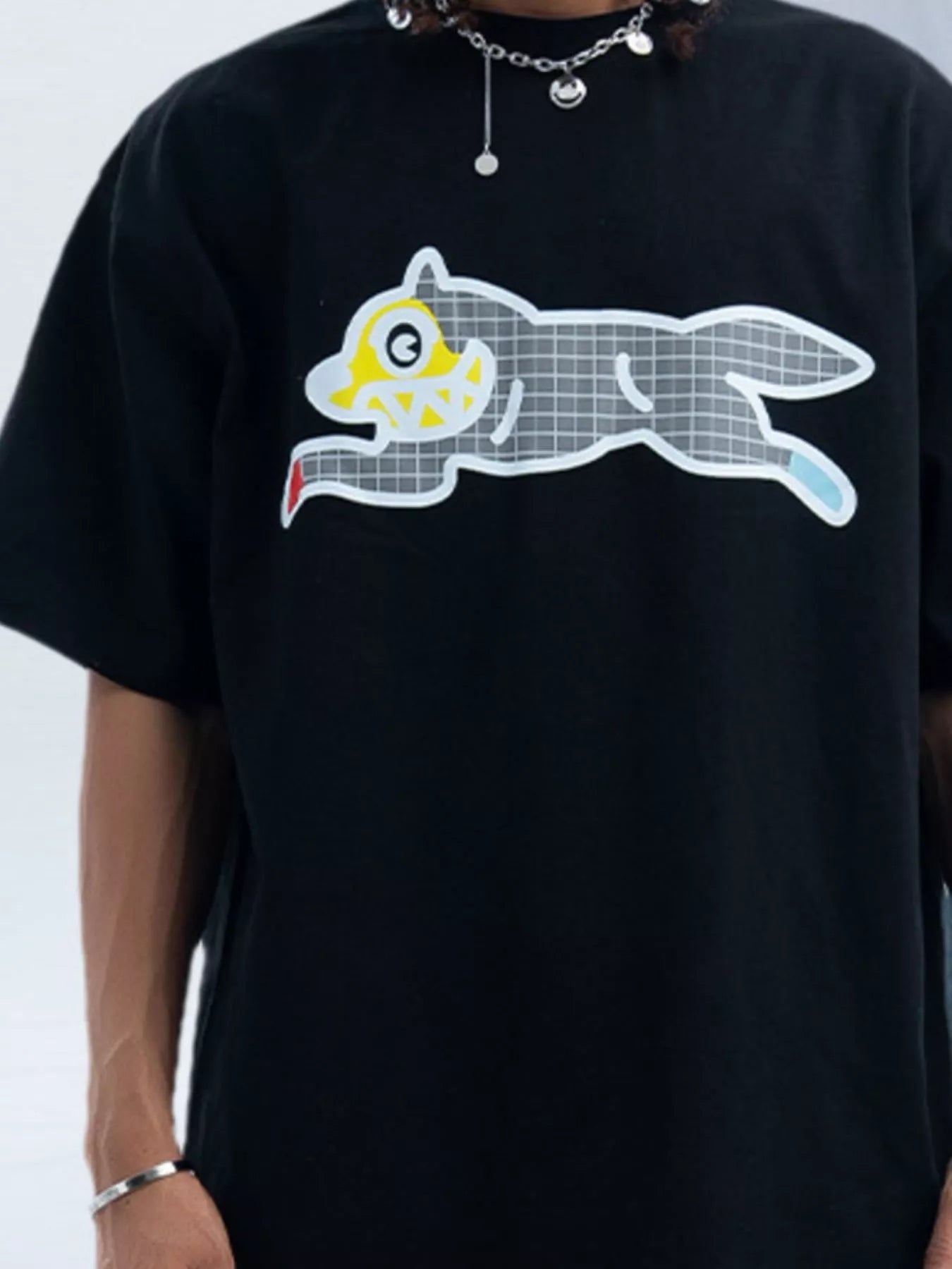 men's men's graphic round neck relaxed fit t-shirt - close-up detail