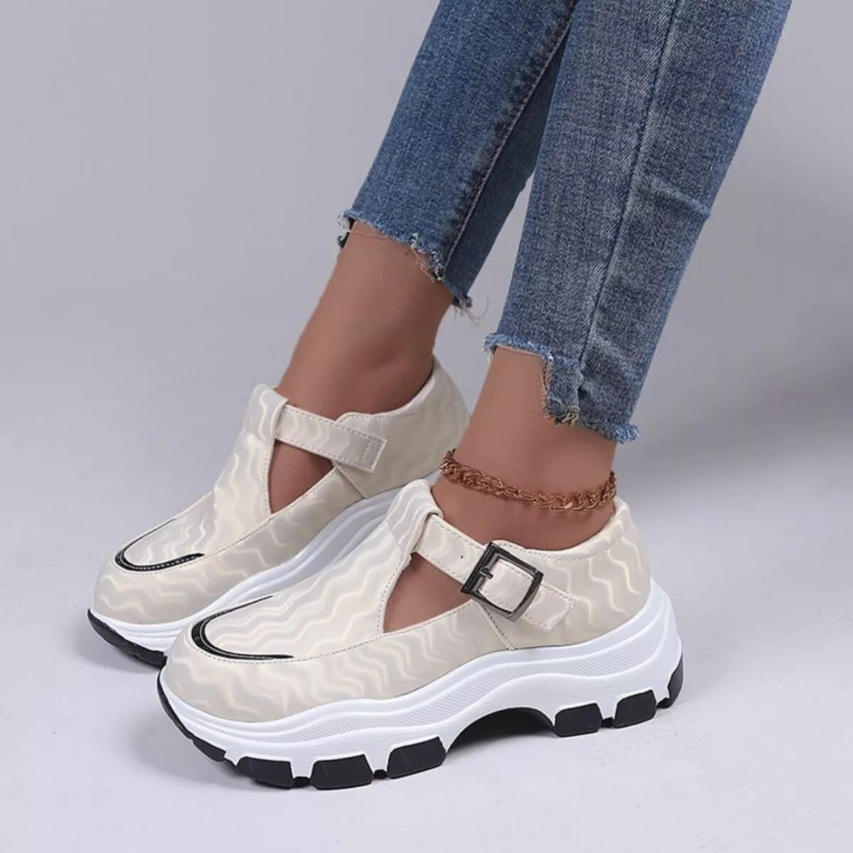 women's round toe platform sneakers - extra view