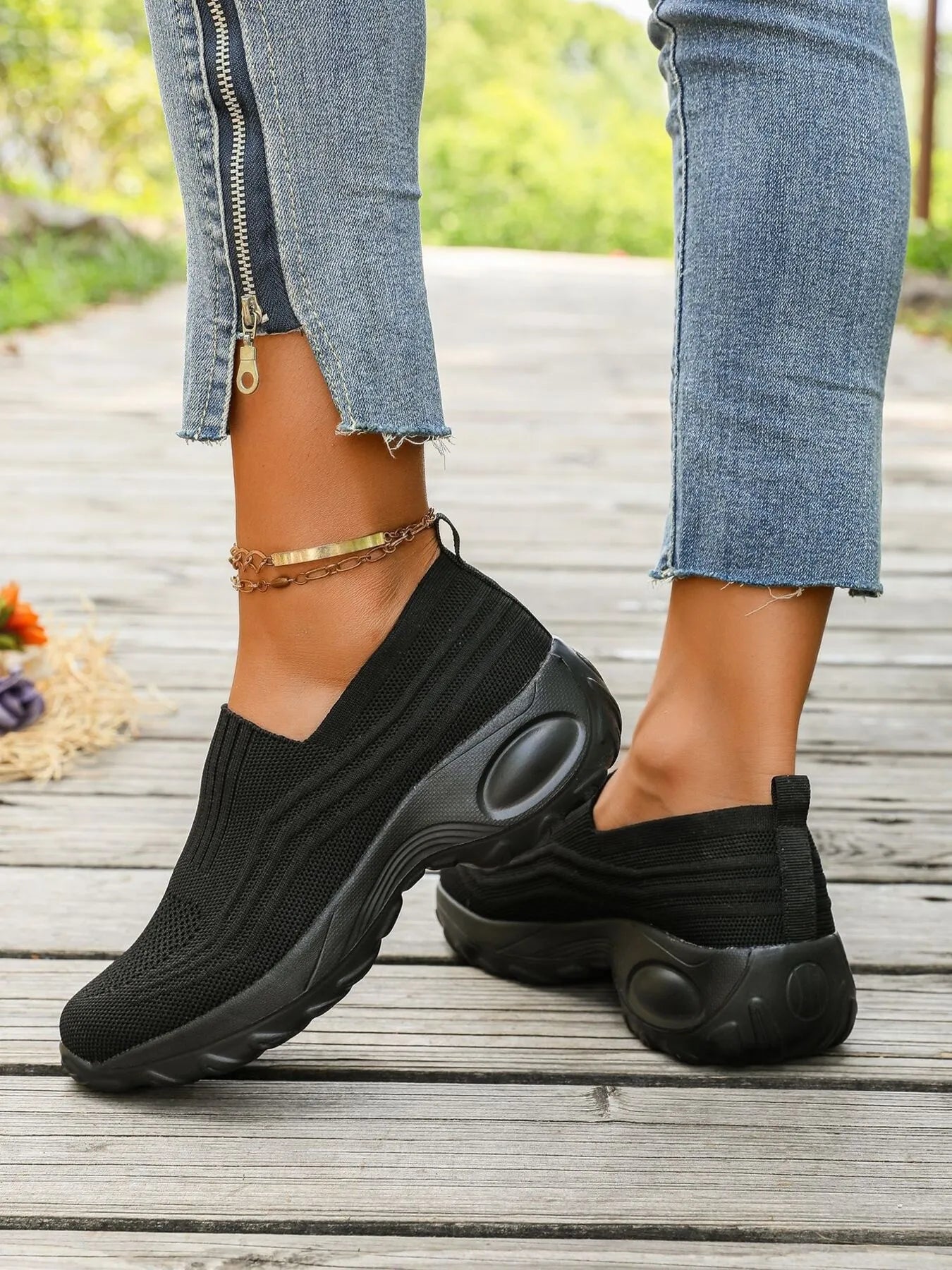 women's round toe mesh sneakers - styling option
