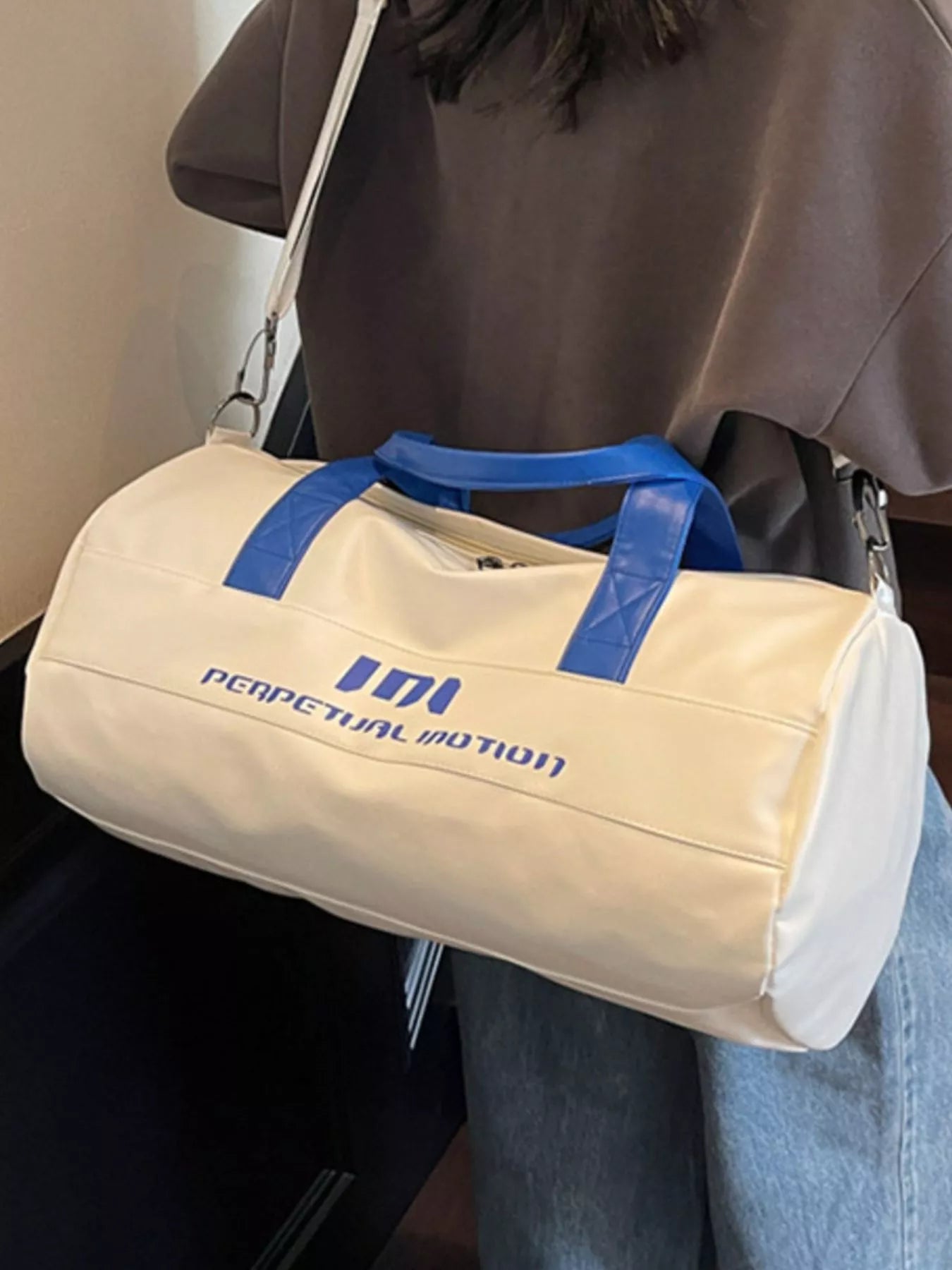 women's lightweight travel duffel bag with shoulder strap - styling option