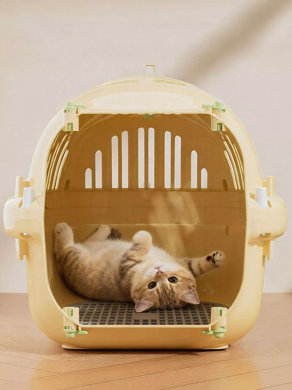 portable ventilated pet carrier travel cage - detail shot