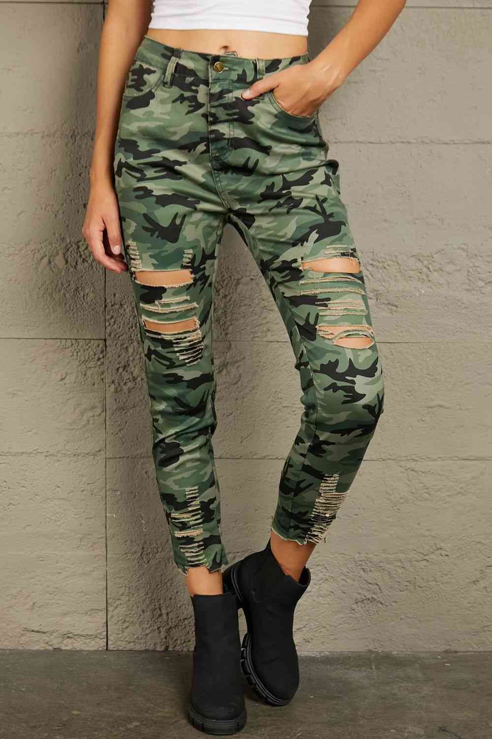 Baeful Distressed Camouflage Jeans Green