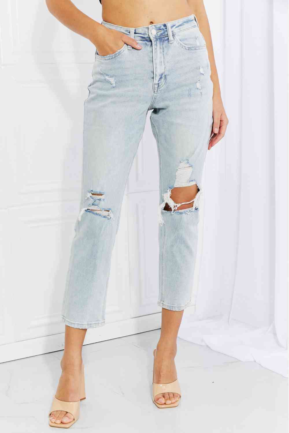 Vervet by Flying Monkey Stand Out Full Size Distressed Cropped Jeans Light Wash