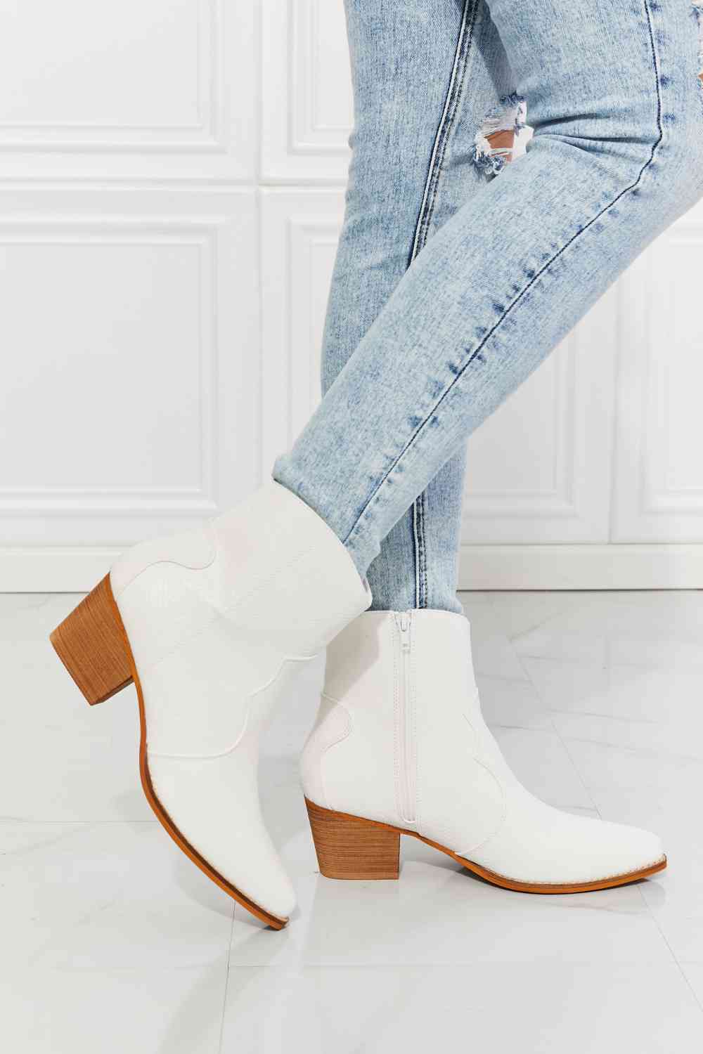 MMShoes Watertower Town Faux Leather Western Ankle Boots in White White