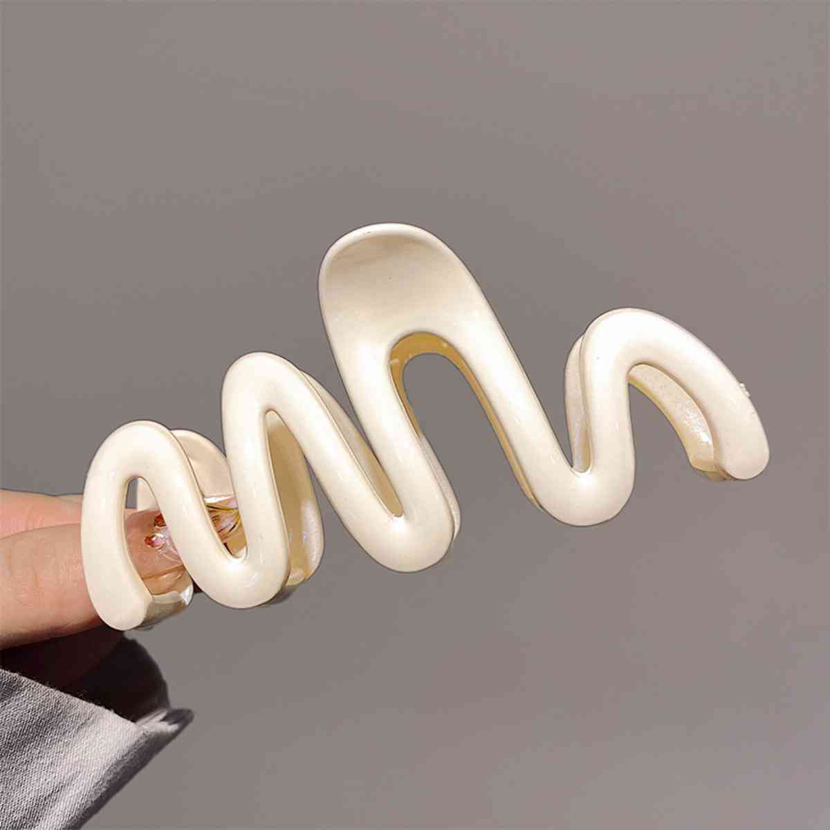 Resin Wave Hair Claw Clip Ivory One Size