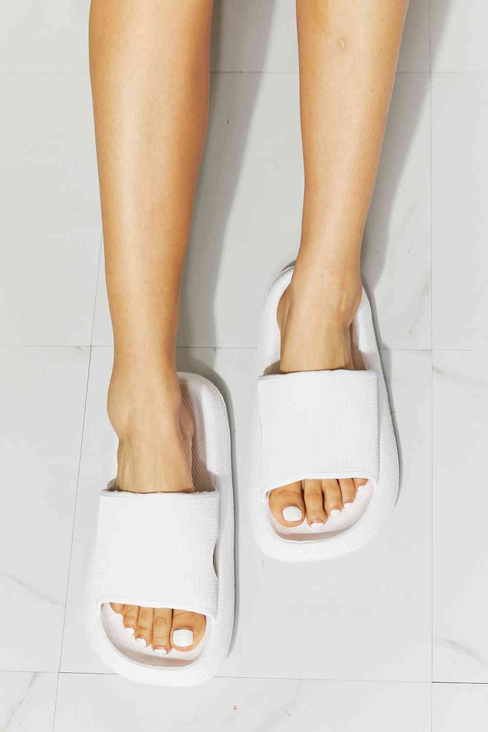 MMShoes Arms Around Me Open Toe Slide in White White