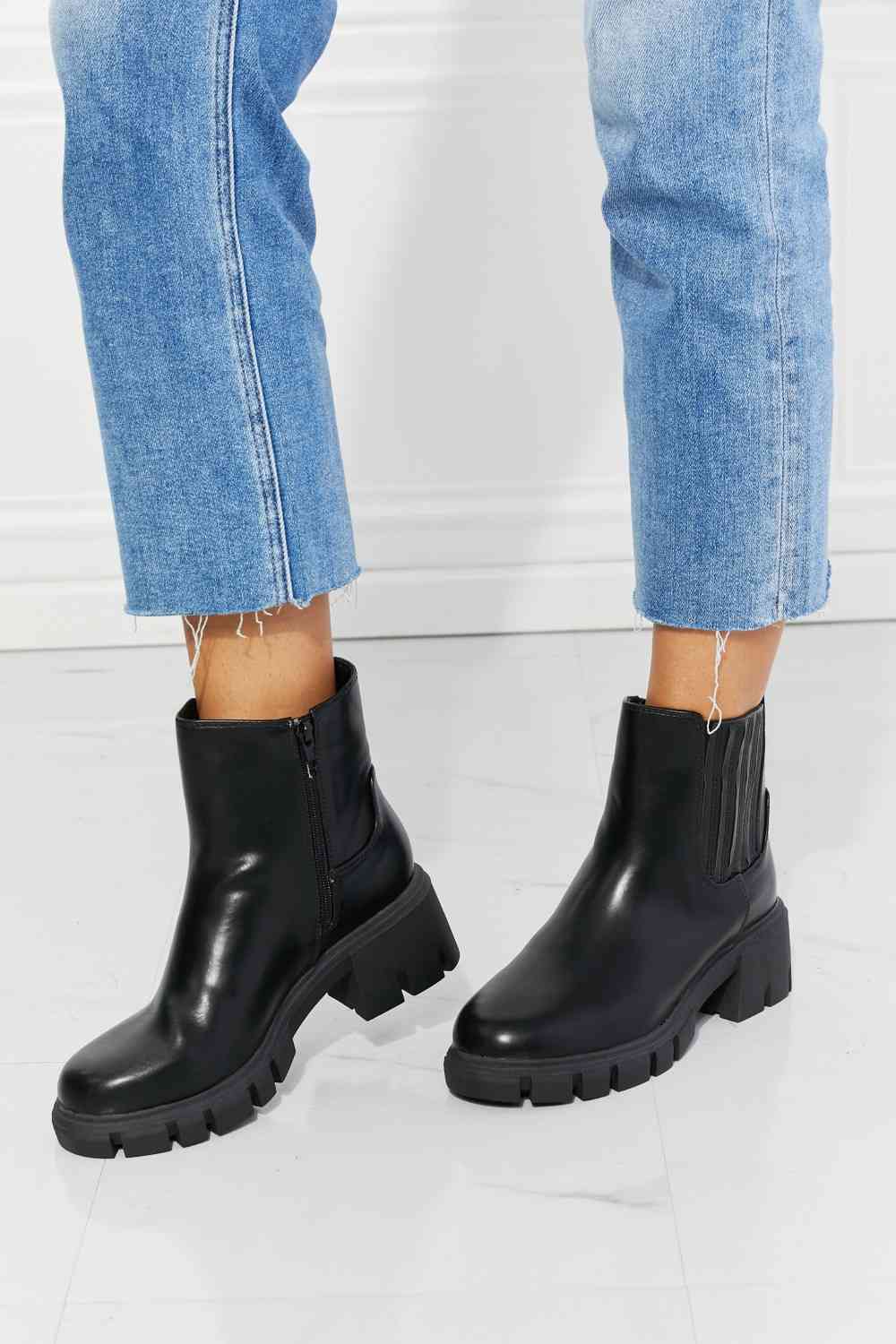 MMShoes What It Takes Lug Sole Chelsea Boots in Black Black